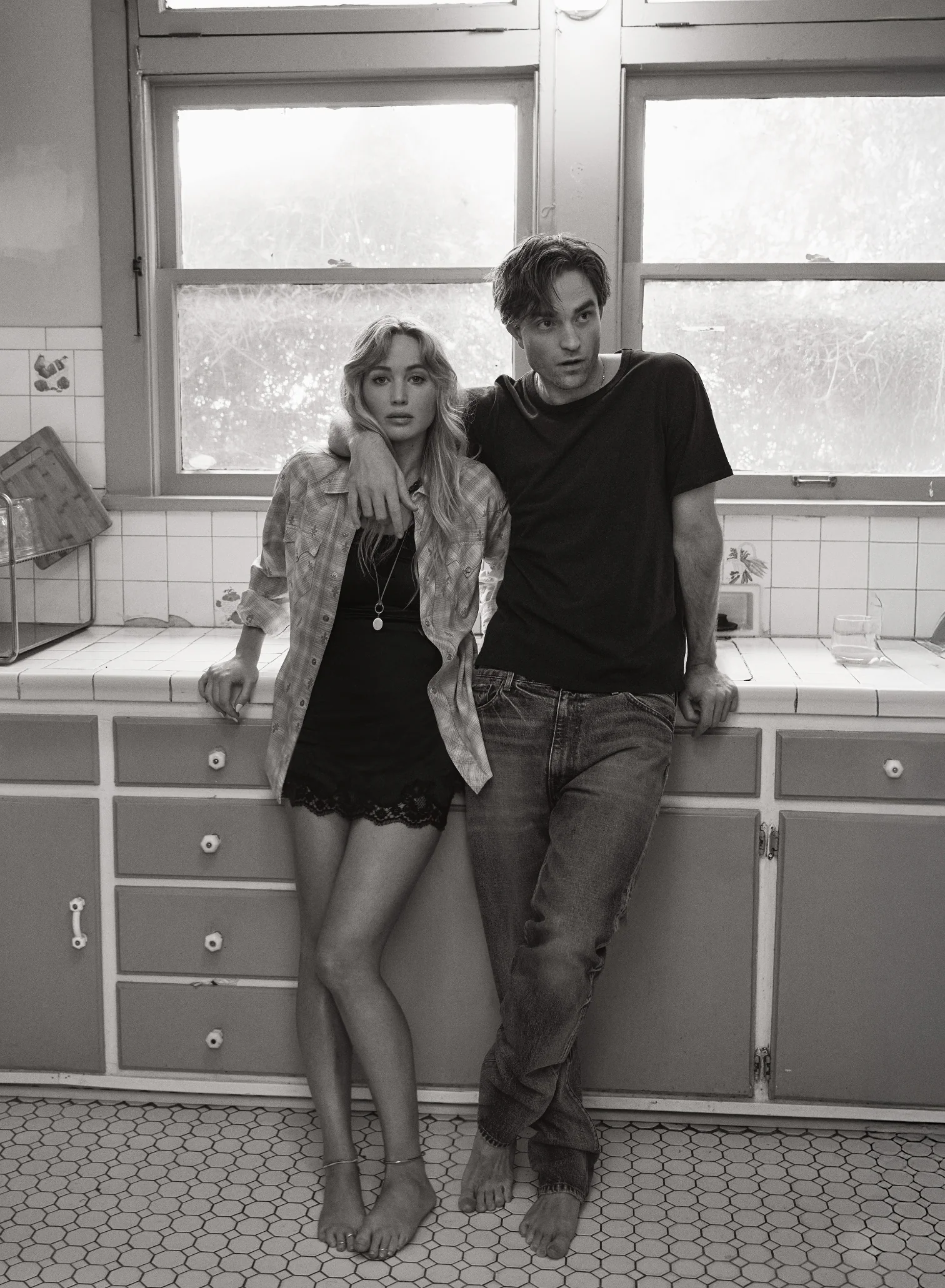V157: Jennifer Lawrence & Robert Pattinson - Image 3
