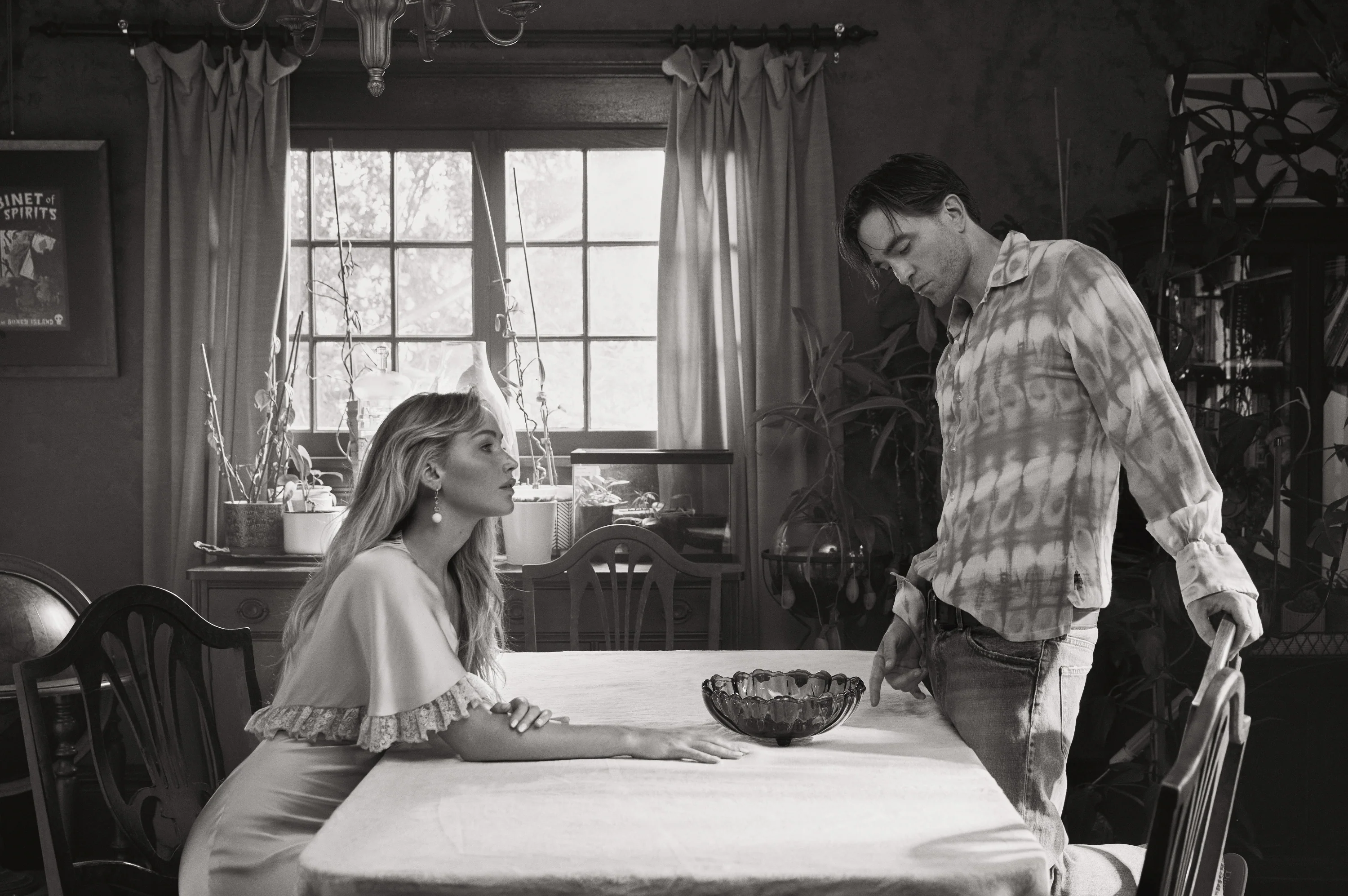 V157: Jennifer Lawrence & Robert Pattinson - Image 4